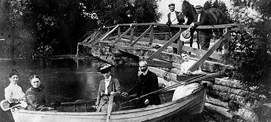 Boaters on the Outlet River